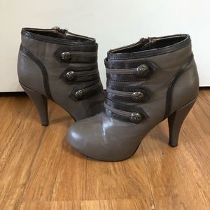 Capa de Ozono vintage style ankle booties